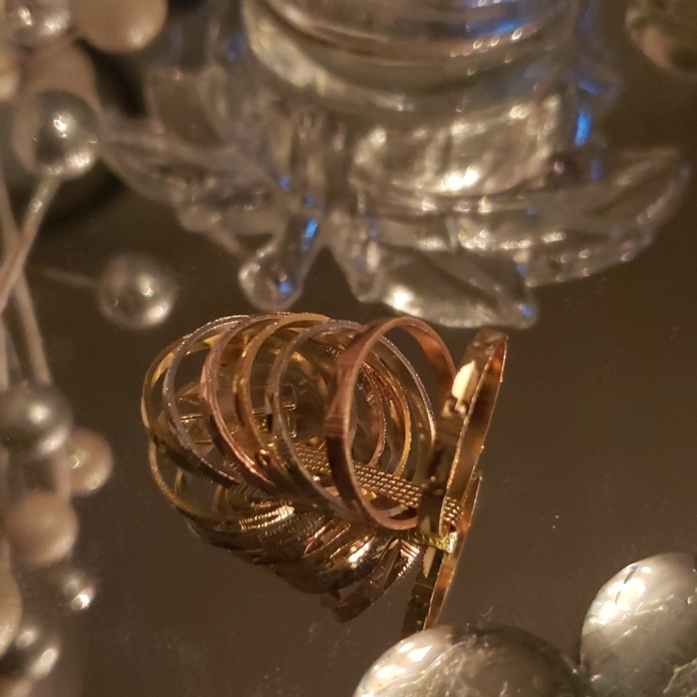 new ring. - Picture 4 of 4